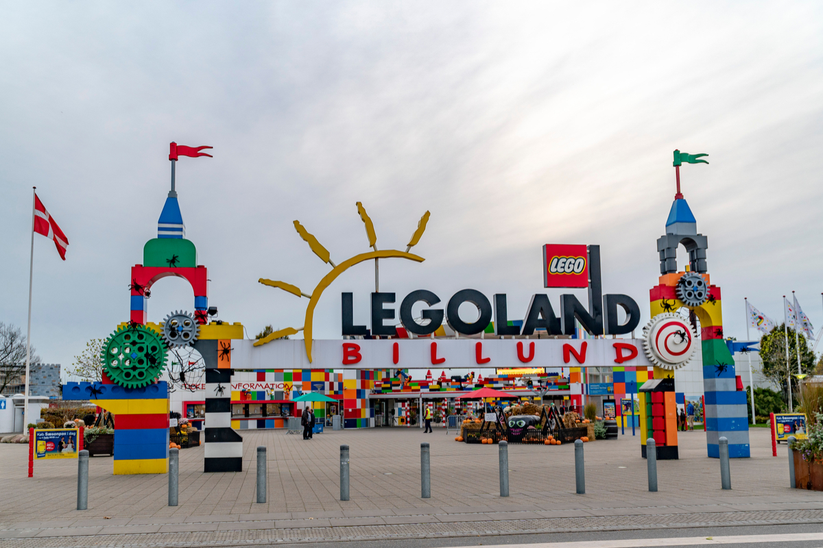 Wakacyjne loty do Legolandu za 78 PLN. Wejściówka do parku od 90 PLN/dzień