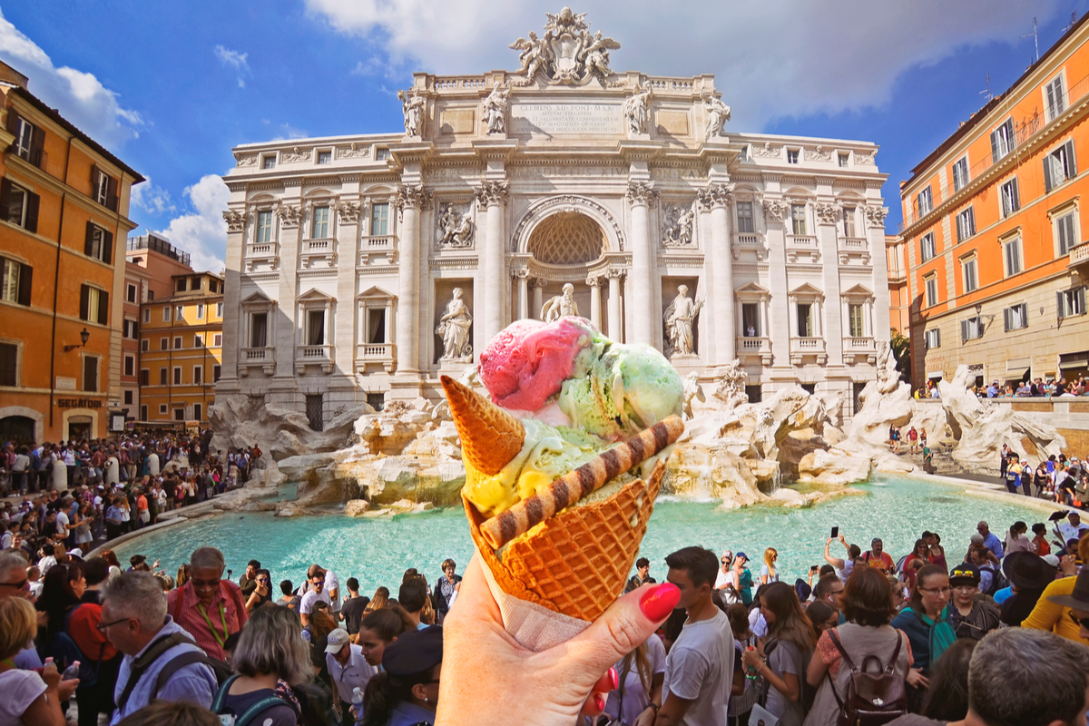 Rzym wprowadza kolejne zakazy. To efekt zachowania turystów