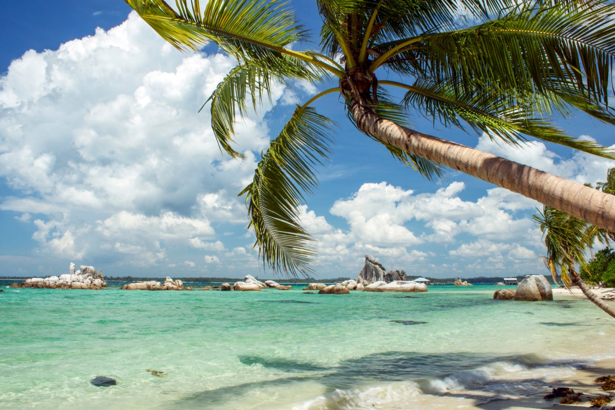 Egzotyczna wyspa Belitung na 9 dni za 2122 PLN. Loty z Berlina i hotel