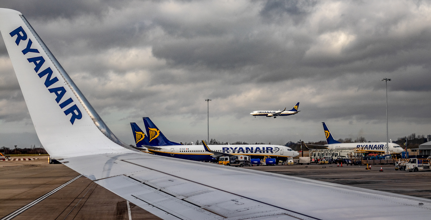 Ryanair znów w kłopotach. Nowe trasy zagrożone, możliwe zamknięcia baz