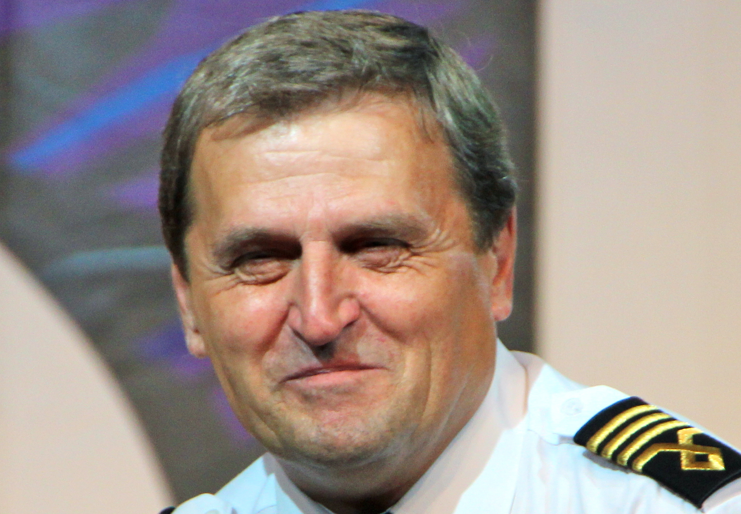 LOT dogadał się z kapitanem Wroną. Słynny pilot wraca do pracy!