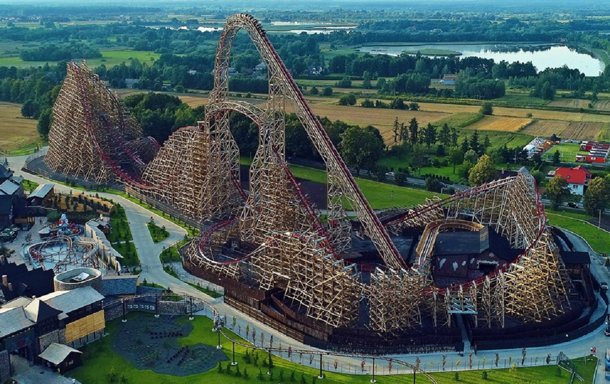 Najwyższy drewniany rollercoaster świata powstał w Polsce. Otwarcie za 2 dni!