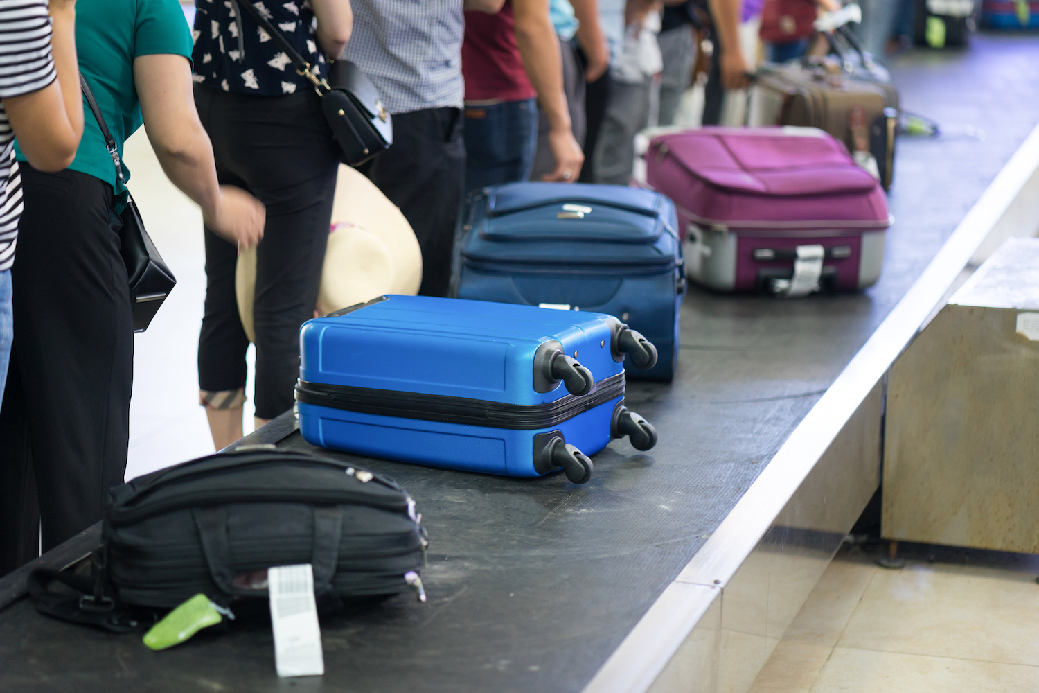 Pasażerowie na polskich lotniskach nie chcą płacić za bagaże, więc… zostawiają je na lotnisku!