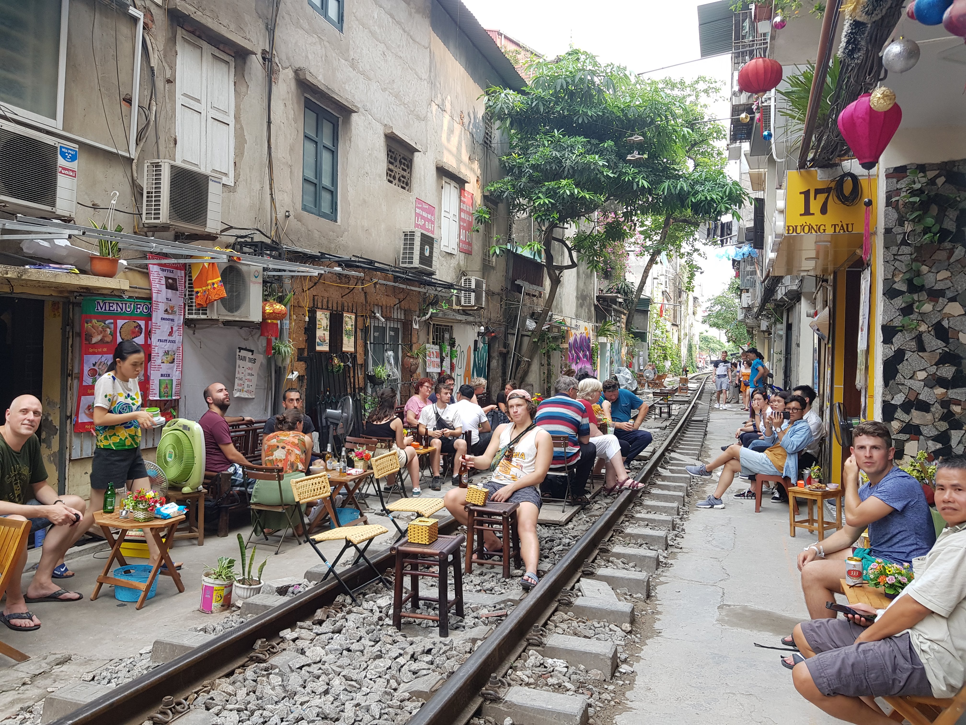 train street hanoi