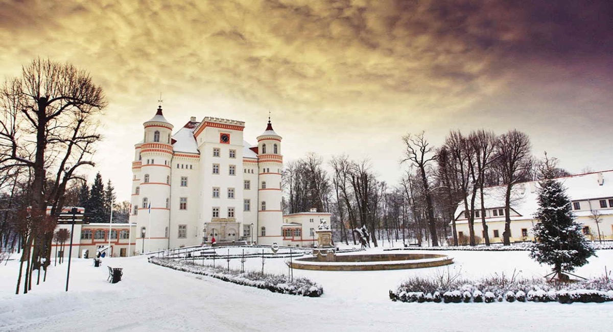 Noclegi z wyżywieniem w zabytkowym pałacu od 299 PLN/pokój. Również na weekend i ferie!