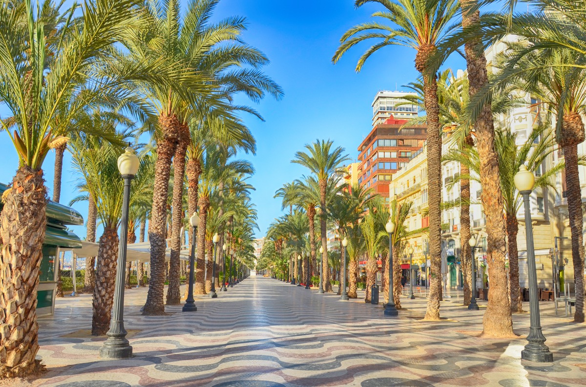 City break w Alicante za 595 PLN. Loty (z weekendem) z Gdańska i 3 noclegi w centrum miasta