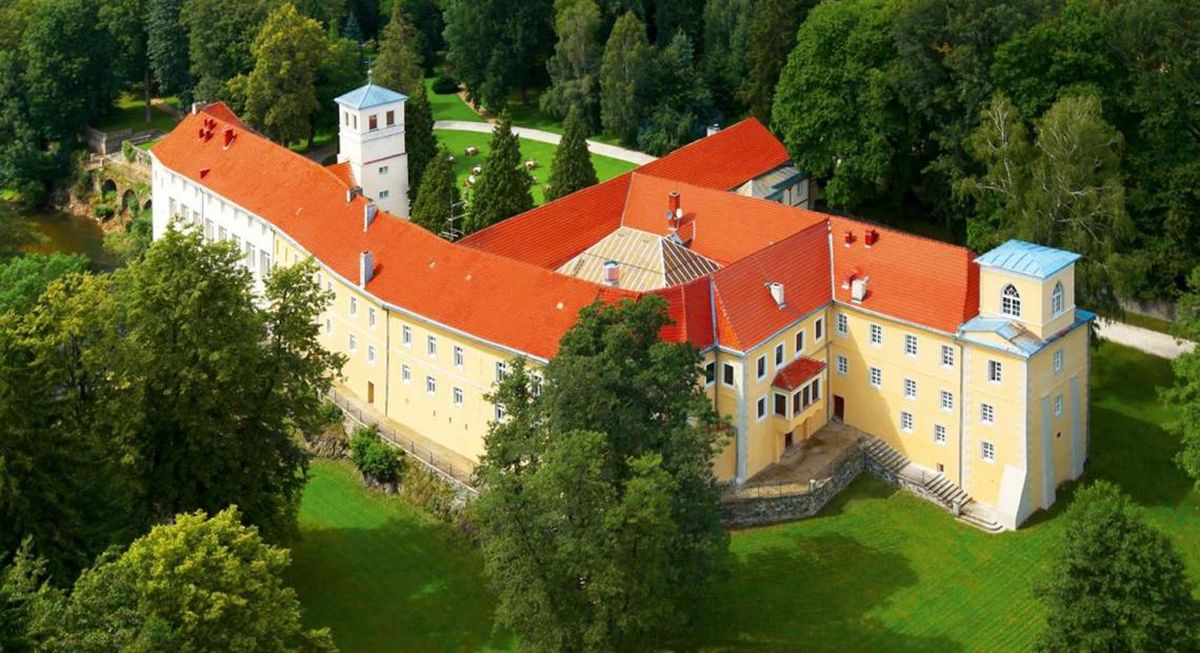 4* hotel w zamku w Sudetach z wyżywieniem za 195 PLN/pokój (również na wakacje)