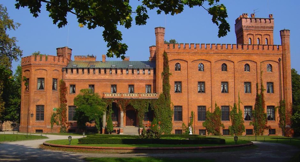 Noclegi z wyżywieniem w Zamku Jan III Sobieski za 259 PLN/pokój. Również na weekendy!