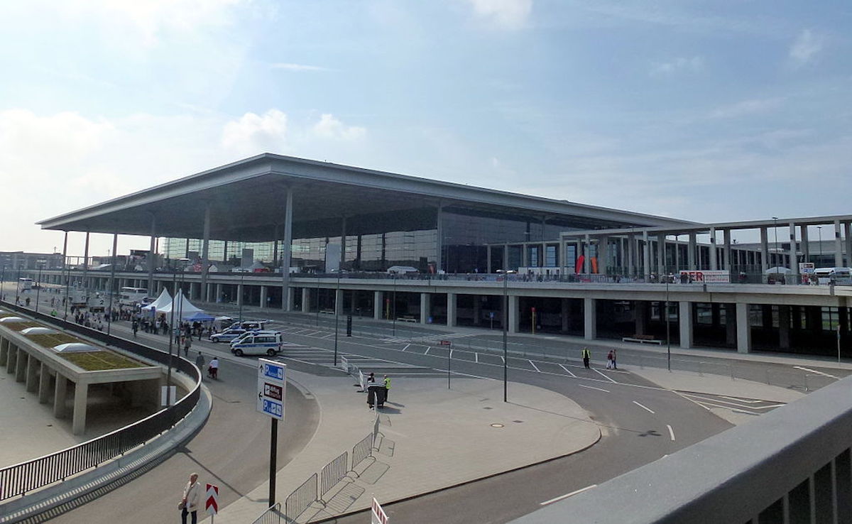 20 tys. wolontariuszy przetestuje najsłynniejsze lotnisko-widmo w Europie! Można się zgłaszać