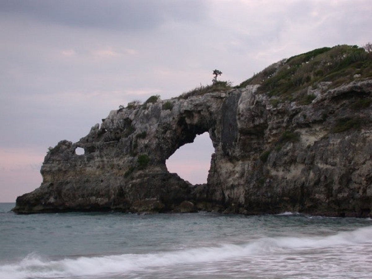 Kolejny skalny łuk zniknął niczym Azure Window. To efekt trzęsienia ziemi