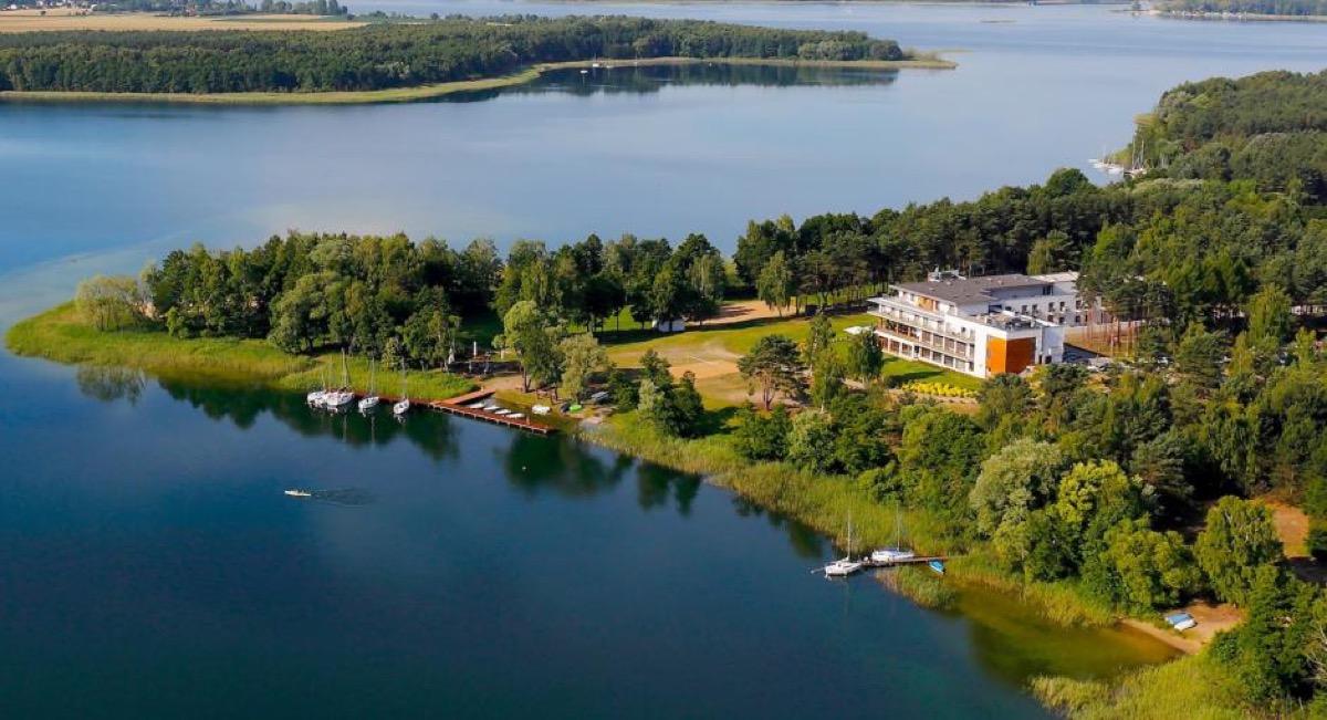 Noclegi w 4* hotelu z wyżywieniem nad Jeziorem Powidzkim od 289 PLN/pokój