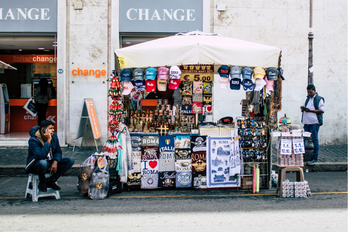 Stoiska z pamiątkami znikają z Rzymu. Władze uznały je za „paskudztwo”.