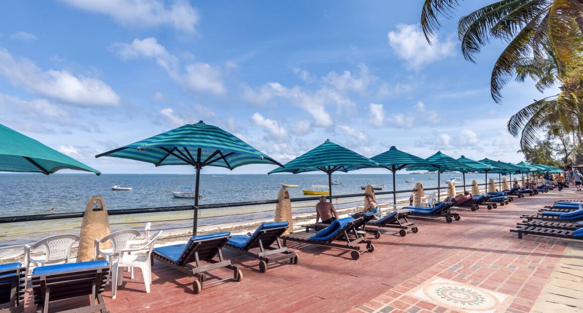 Leżaki przy promenadzie