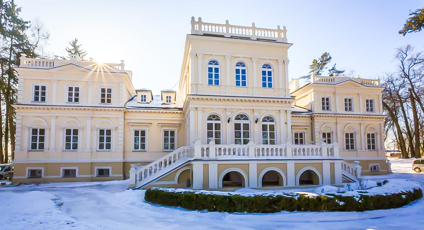 Noclegi z wyżywieniem w Pałacu Chojnata od 220 PLN/pokój. Dużo terminów!