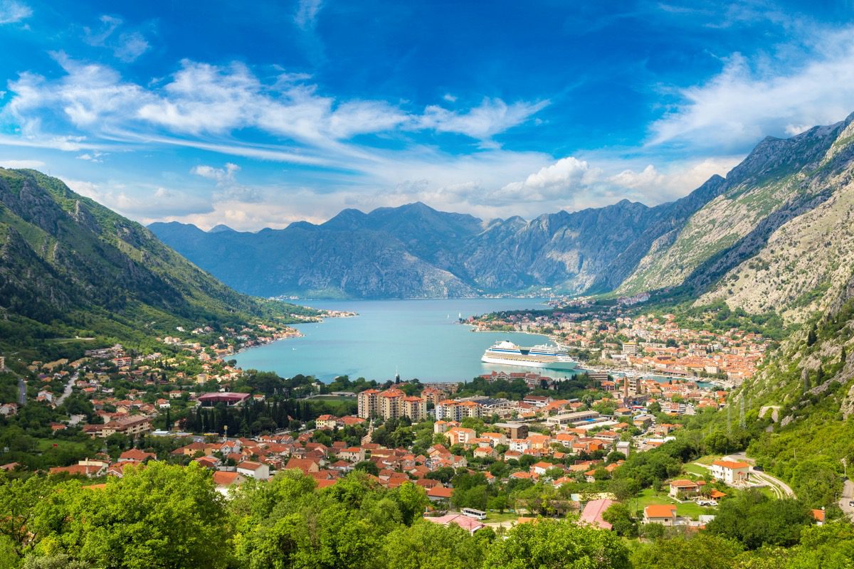 Przepiękny Kotor za 840 PLN 😍⛰️🌊 Loty z weekendem, wynajem auta i noclegi blisko centrum