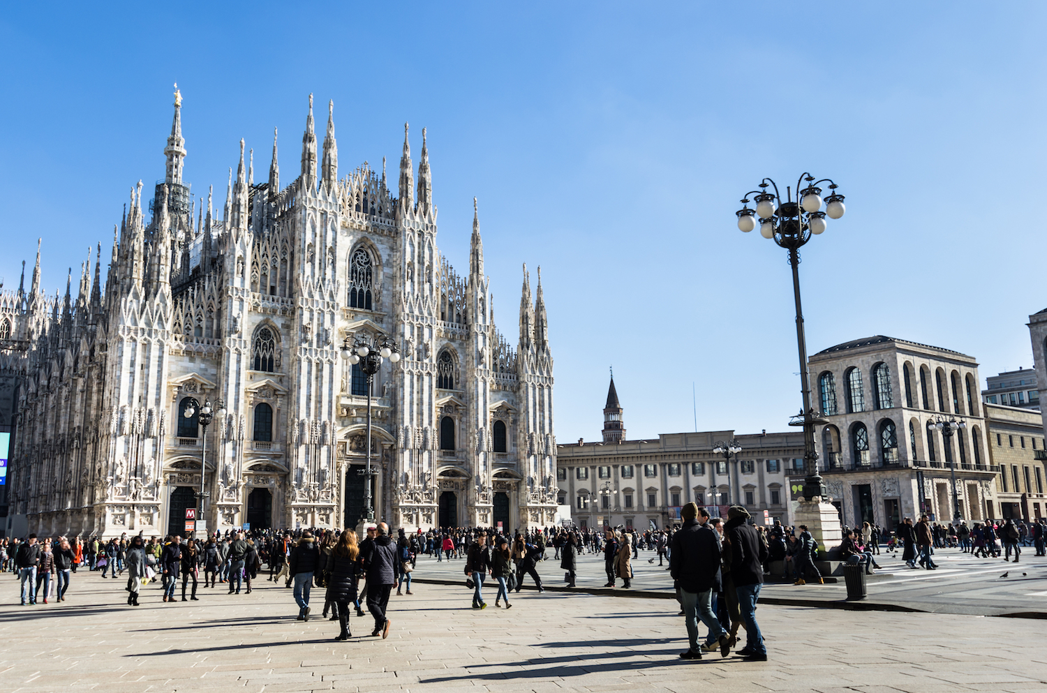 Koronawirus we Włoszech: Linie “monitorują sytuację”, dodatkowe kontrole na lotniskach