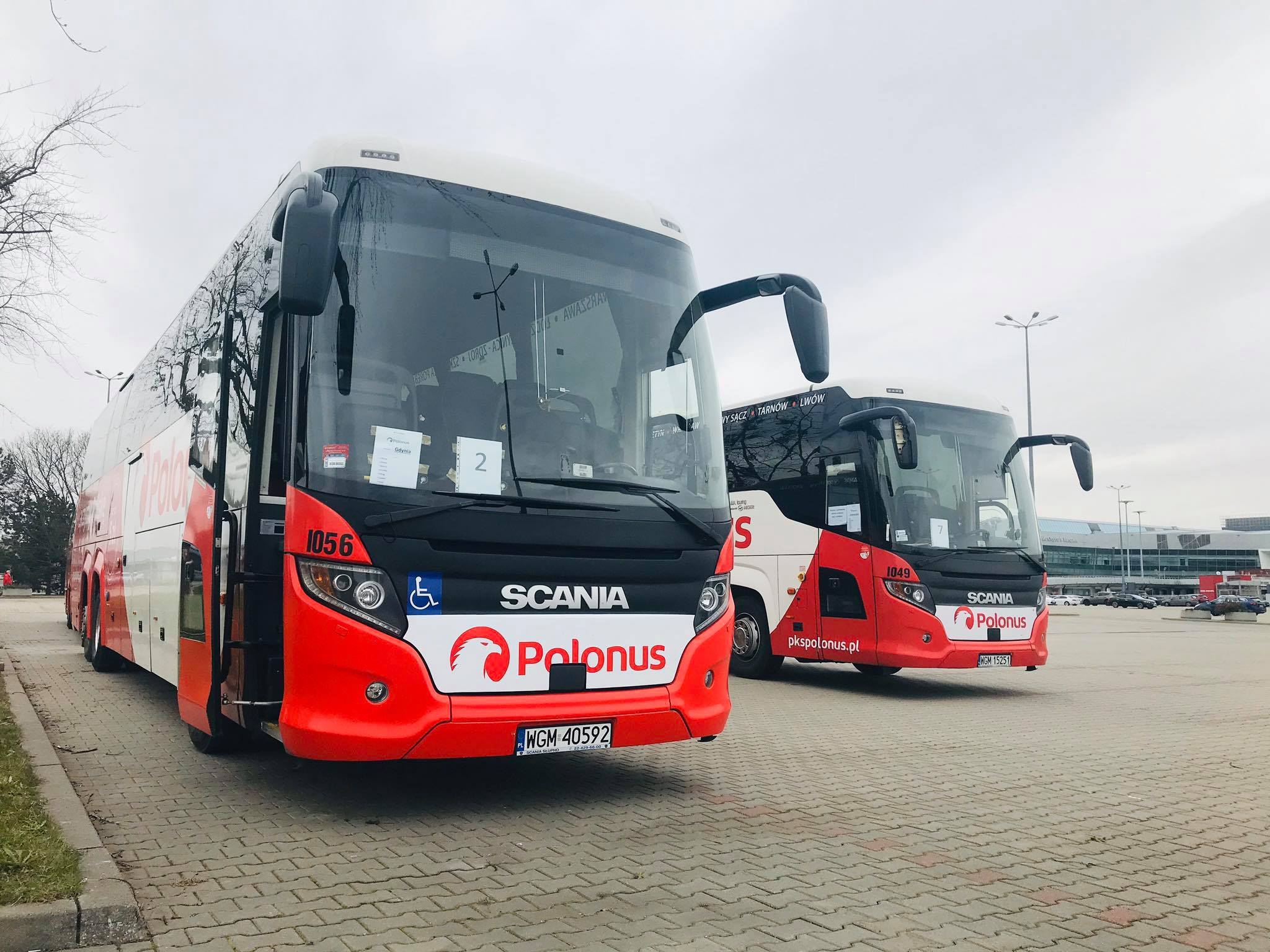 Polonus i PKP Intercity wesprą akcję #LOTdoDomu. Będą rozwozić pasażerów