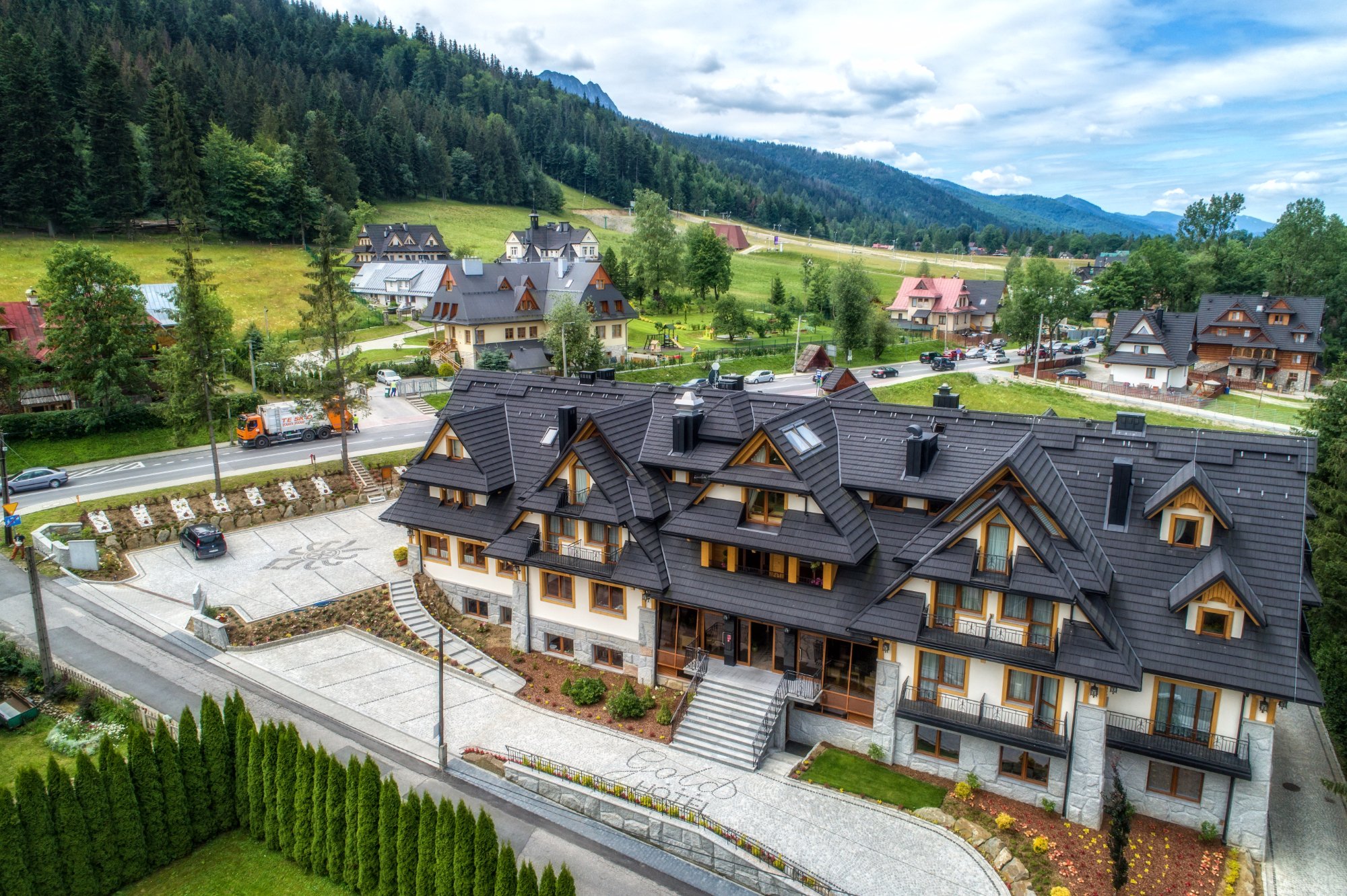 Gold Hotel