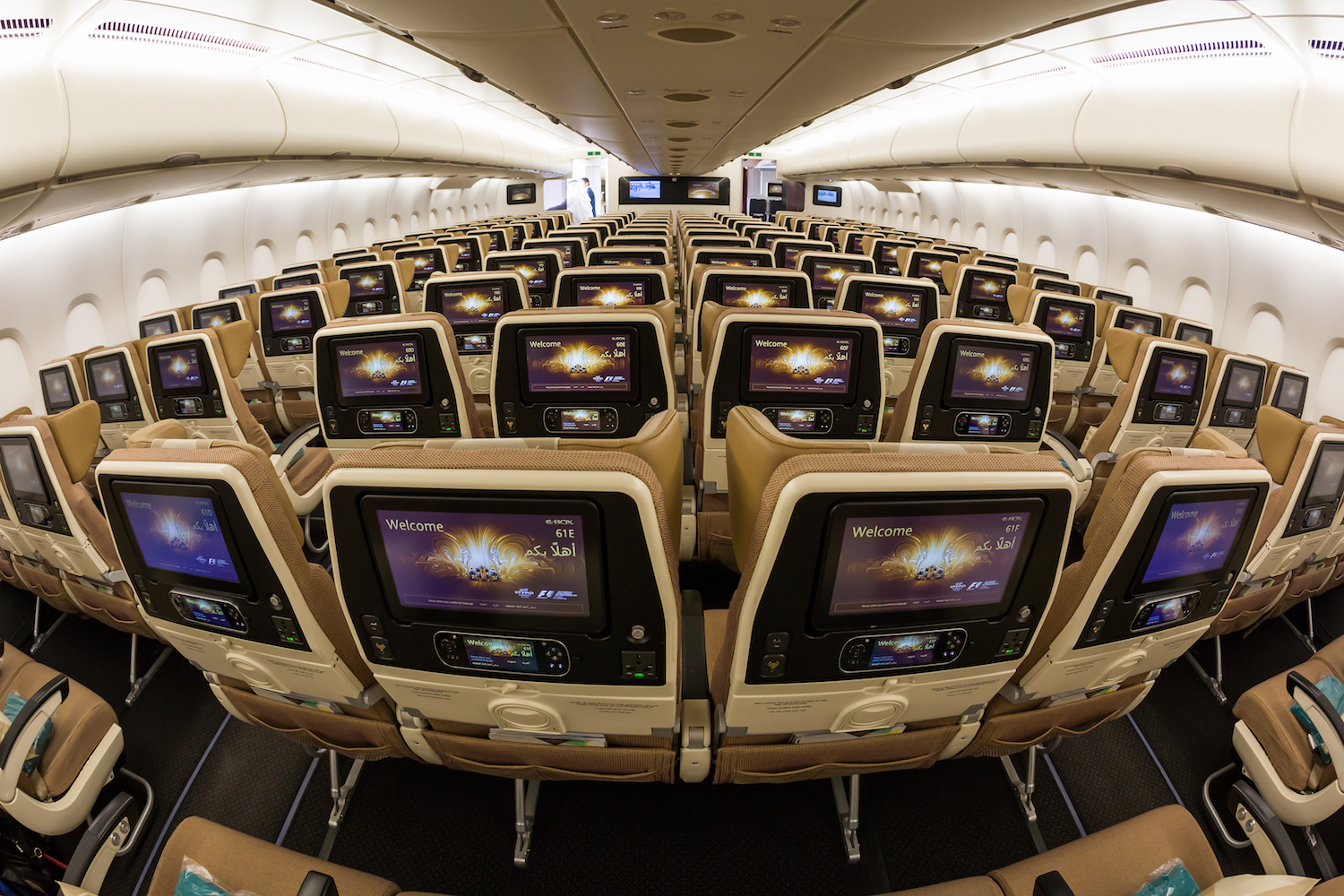 Znana linia straciła w rok 3,3 mld zł, ale szejkowie się cieszą, bo to… najlepszy wynik od lat!