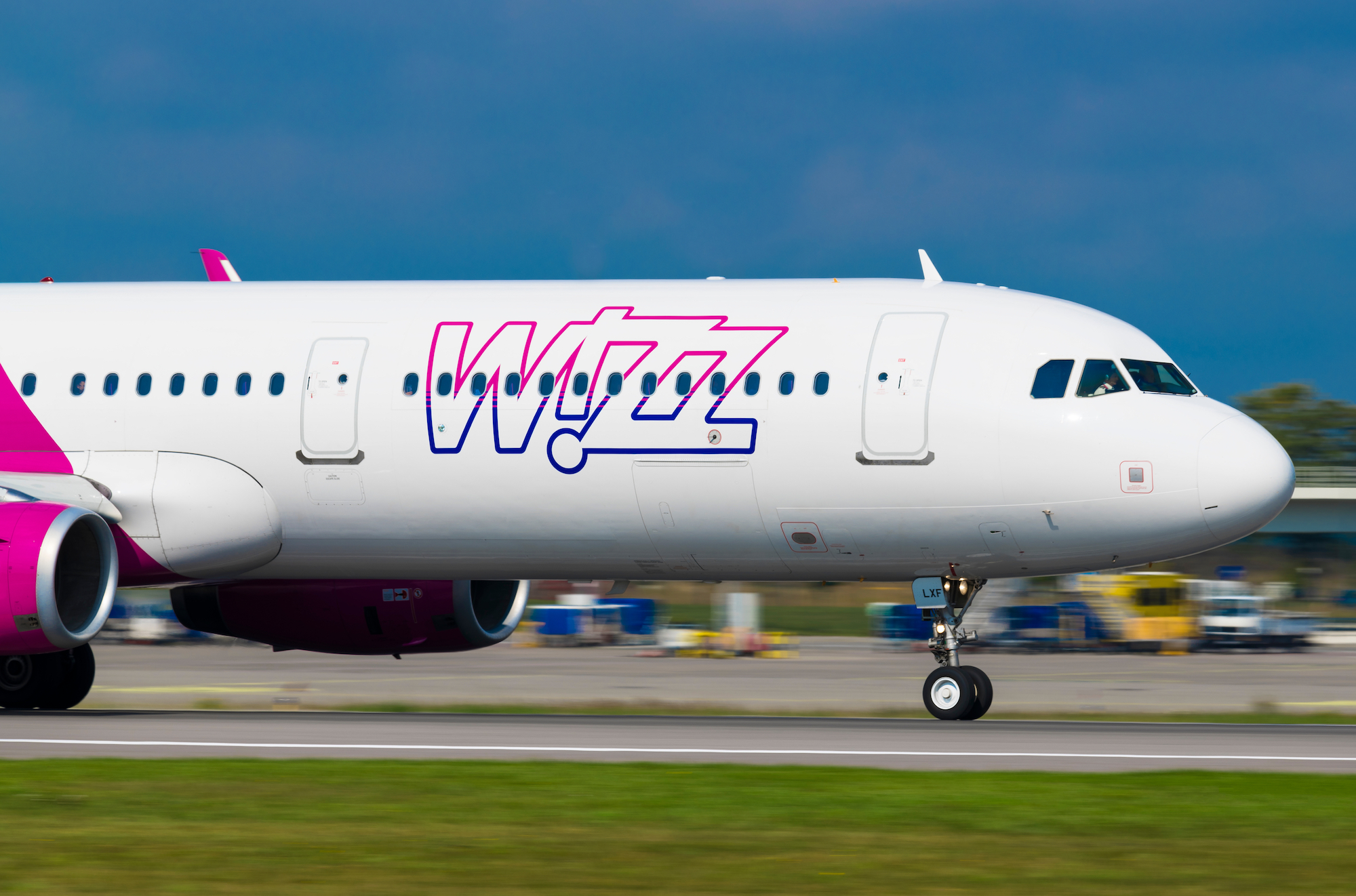 Wizz Air zawiesza loty z kolejnych krajów! Jego samoloty spotkacie w Chinach i… na Syberii