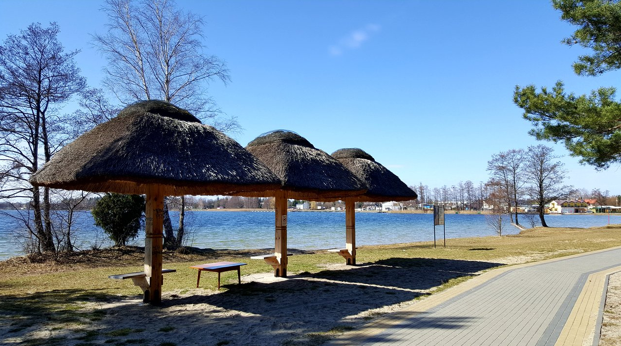 Długi czerwcowy weekend na Pojezierzu Łęczyńskim: 3* hotel ze śniadaniami nad jeziorem za 171 PLN/pokój