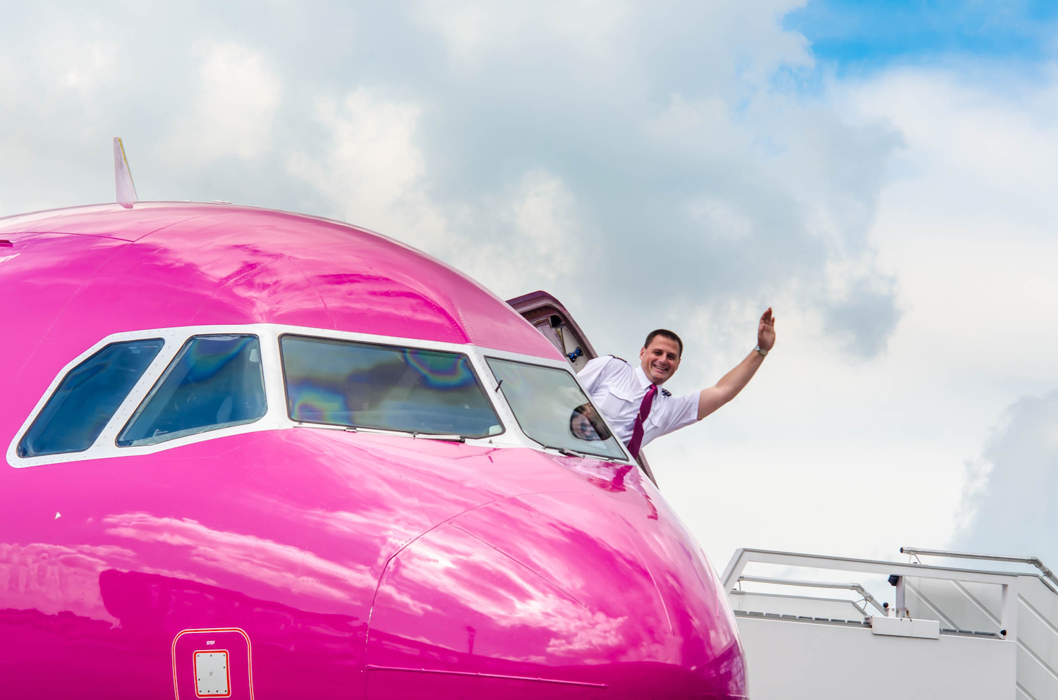 Wizz Air wznowił loty i… wiele się zmieniło. Zobacz, co czeka Cię teraz na lotnisku i w samolocie