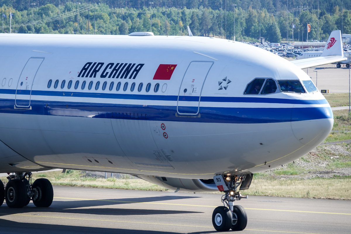 Blef czy próba nacisku? Air China chce w czerwcu wznowić loty do Polski