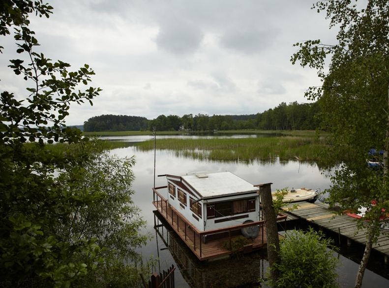 Łódka nad jeziorem