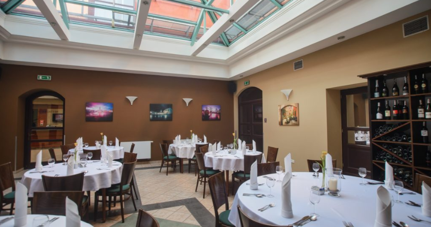 Stoły w restauracji