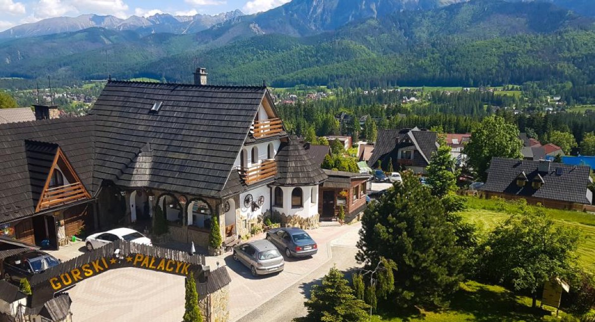 Wycieczka w Tatry: noclegi z wyżywieniem w Górskim Pałacyku za 170 PLN/pokój