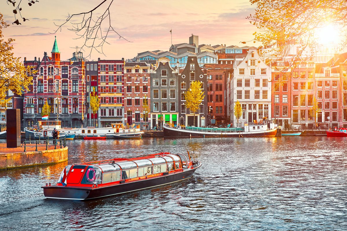 Amsterdam wyrzuca Airbnb z centrum miasta! Zakaz wynajmów dla turystów już od jutra