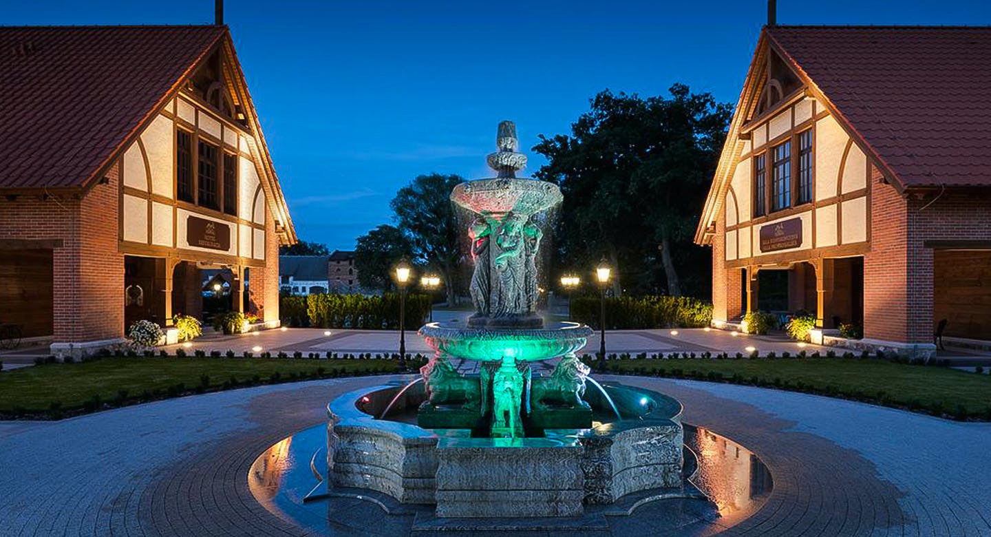 Wakacje i lato w Borach Tucholskich: noclegi z wyżywieniem w hotelu Pałac Poledno nad jeziorem za 269 PLN/pokój