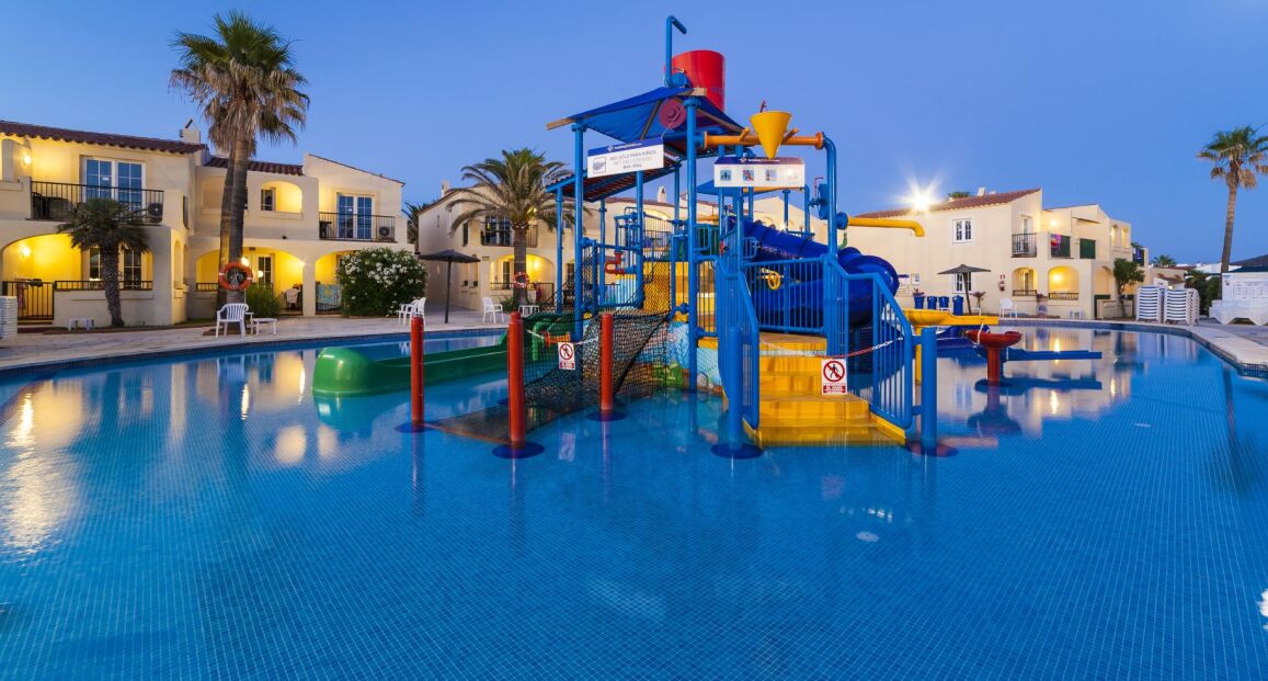 Basen i zjeżdżalnie