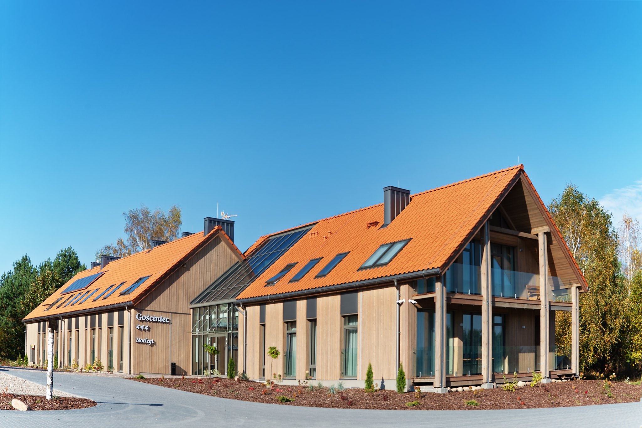 Wakacyjne noclegi w eleganckim gościńcu pod Białymstokiem za 162 PLN/pokój (z darmową anulacją)