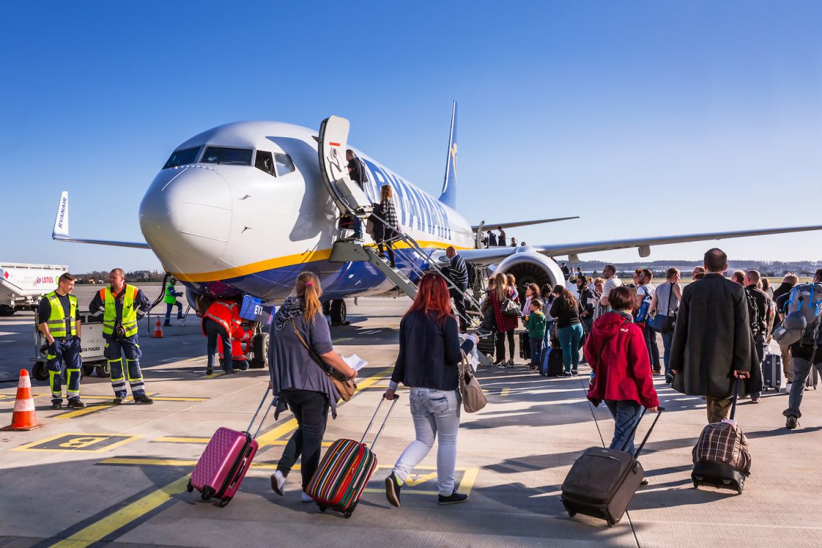 Polacy wracają do latania! Sprawdź, na których trasach samoloty latają pełne