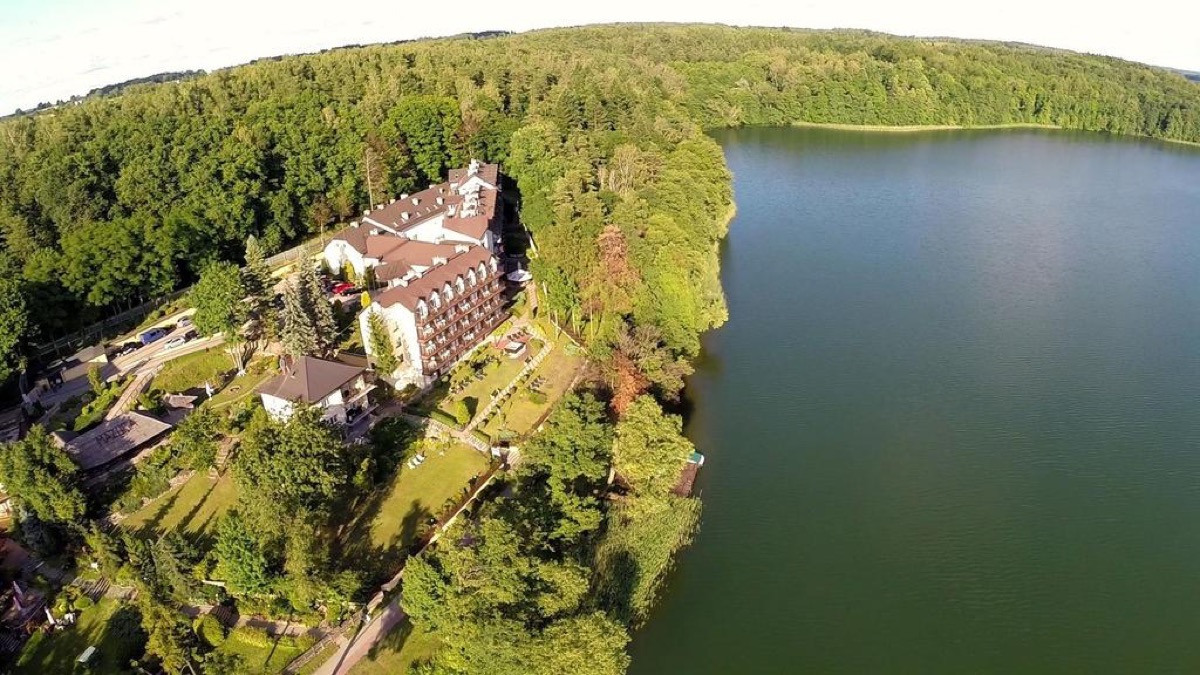 Mazury: noclegi w 3* hotelu Mazuria nad jeziorem Czos już od 181 PLN/pokój