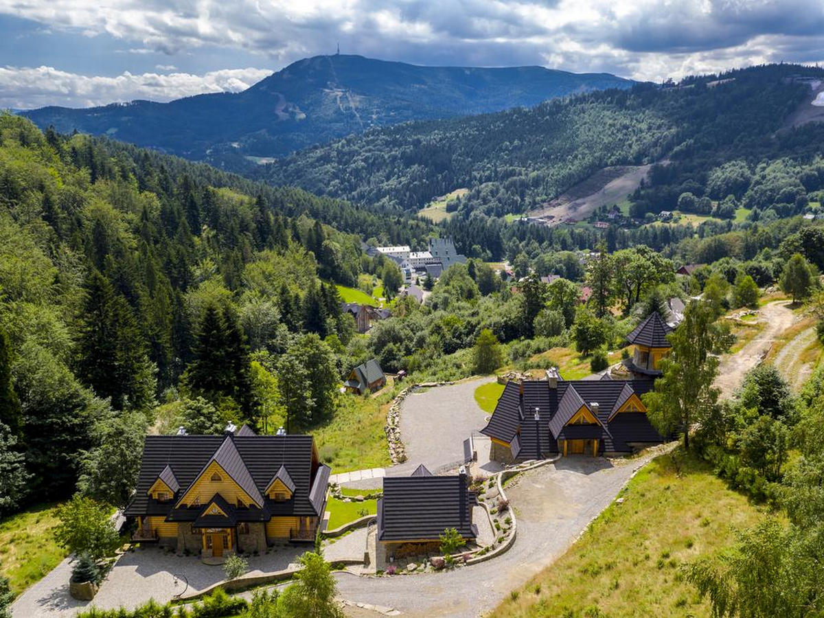 Okołoweekendowy urlop w Beskidach: apartamenty Krupówka Top Mountain Resort za 195 PLN/pokój