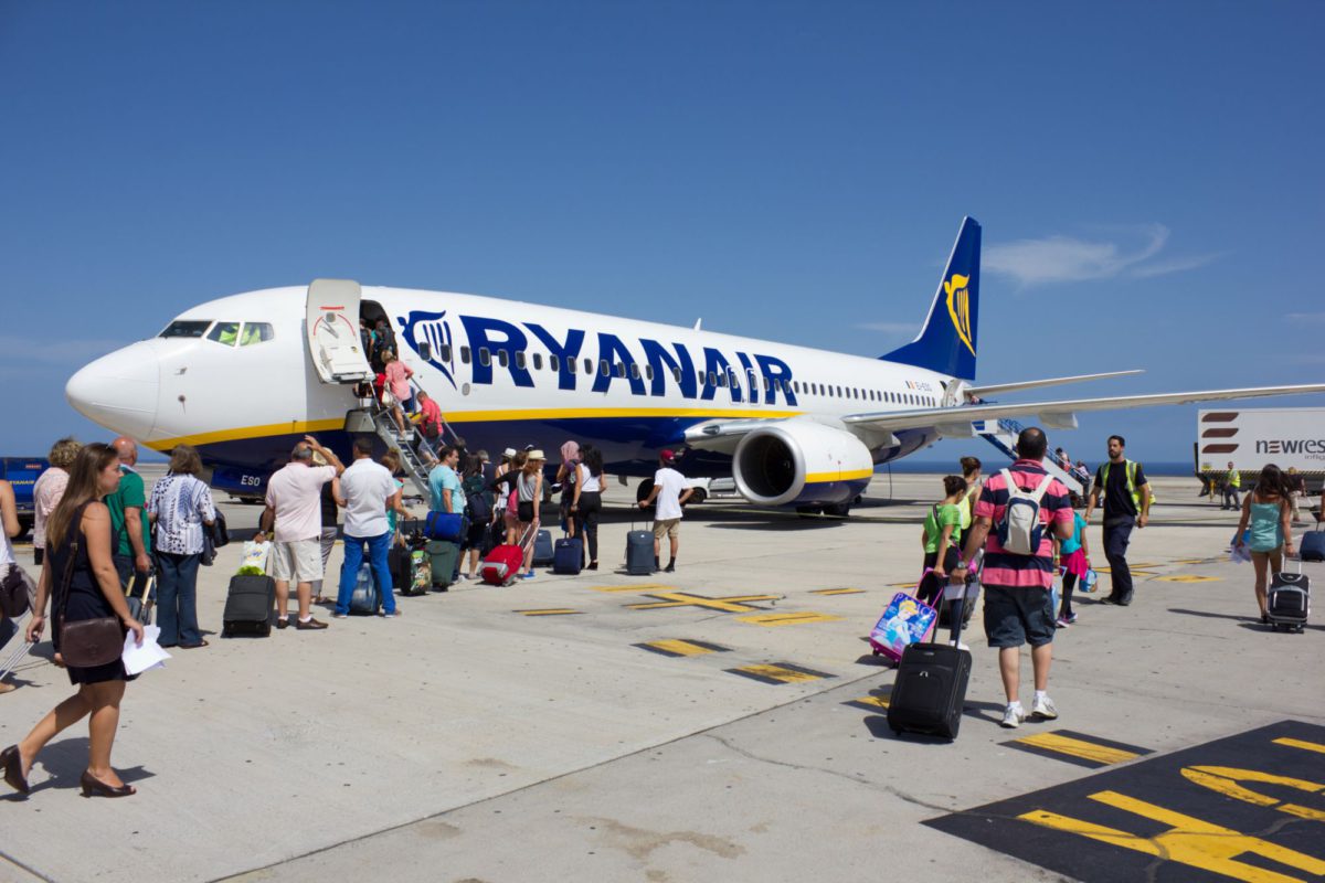 Nie tylko Hiszpania. Ryanair, Wizz Air i LOT zawieszają ponad 40 tras z Polski