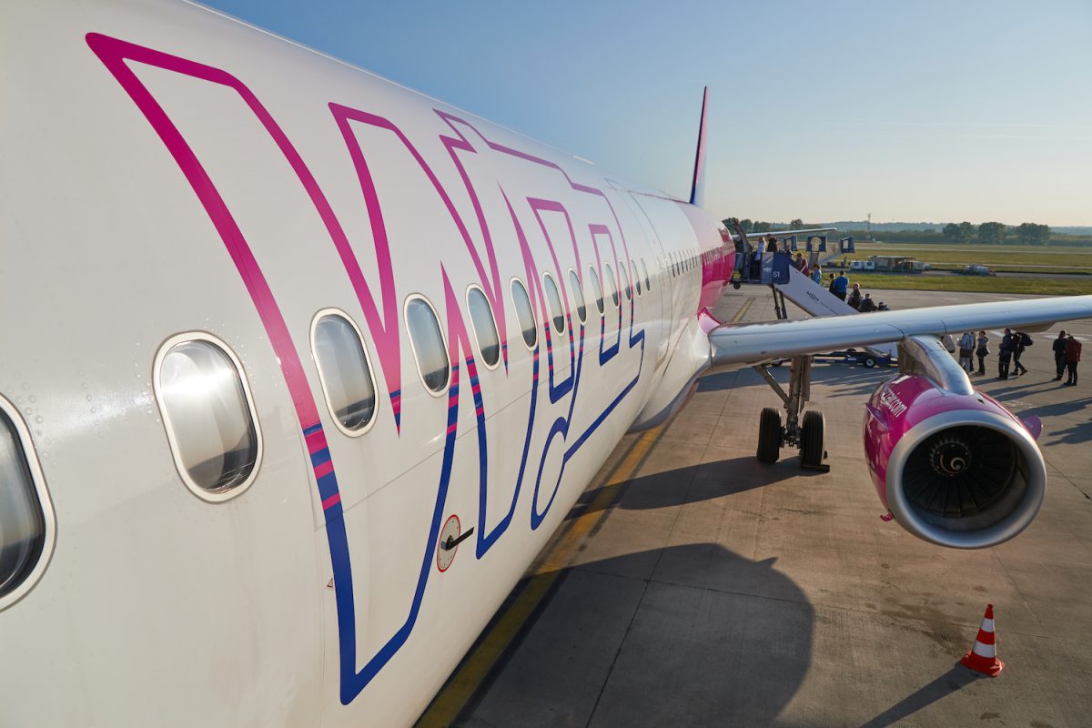 Wizz Air znów opóźnia start swojej najbardziej hitowej trasy z Polski! Cięć w siatce jest więcej