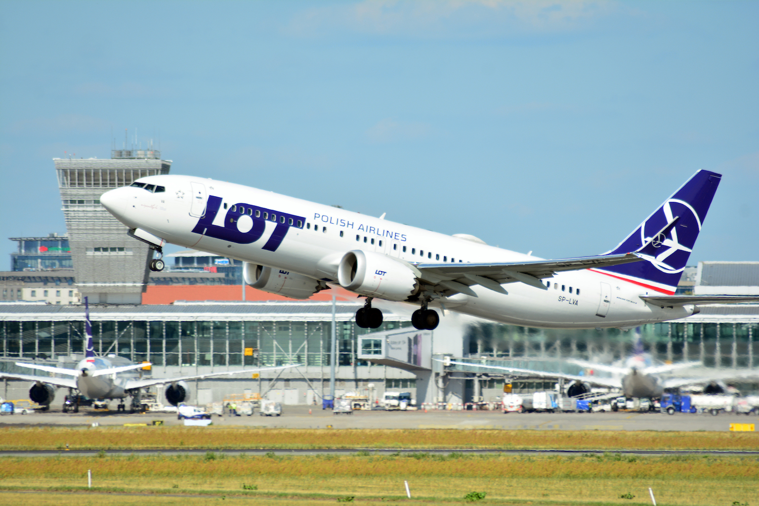 LOT zawiesza 2 hitowe trasy na dłużej! Wrócą dopiero latem?