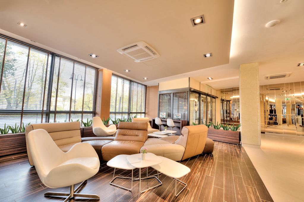 DeSilva Premium