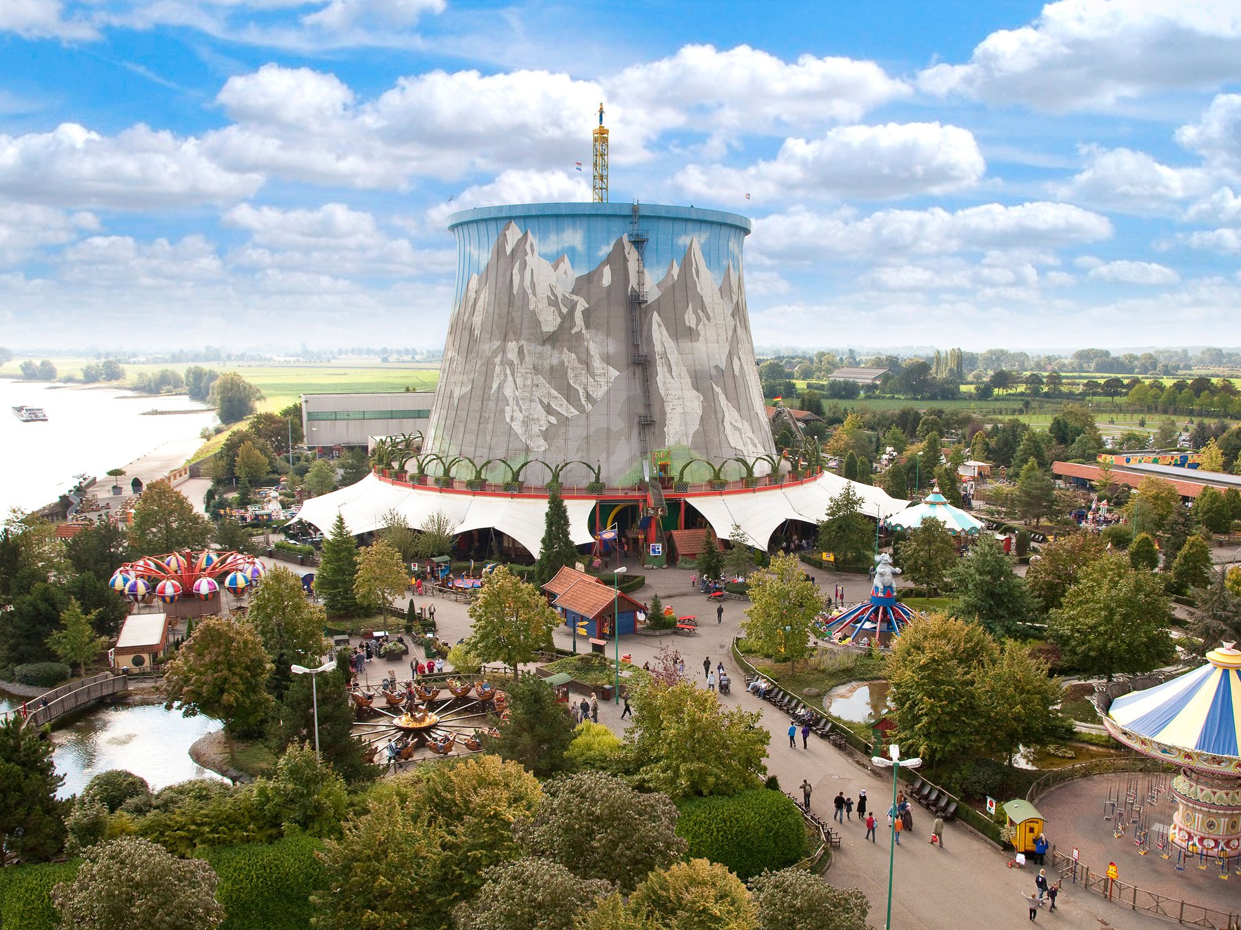 Rollercoastery w elektrowni jądrowej? Niemcy już to mają! Ale parków rozrywki będzie więcej