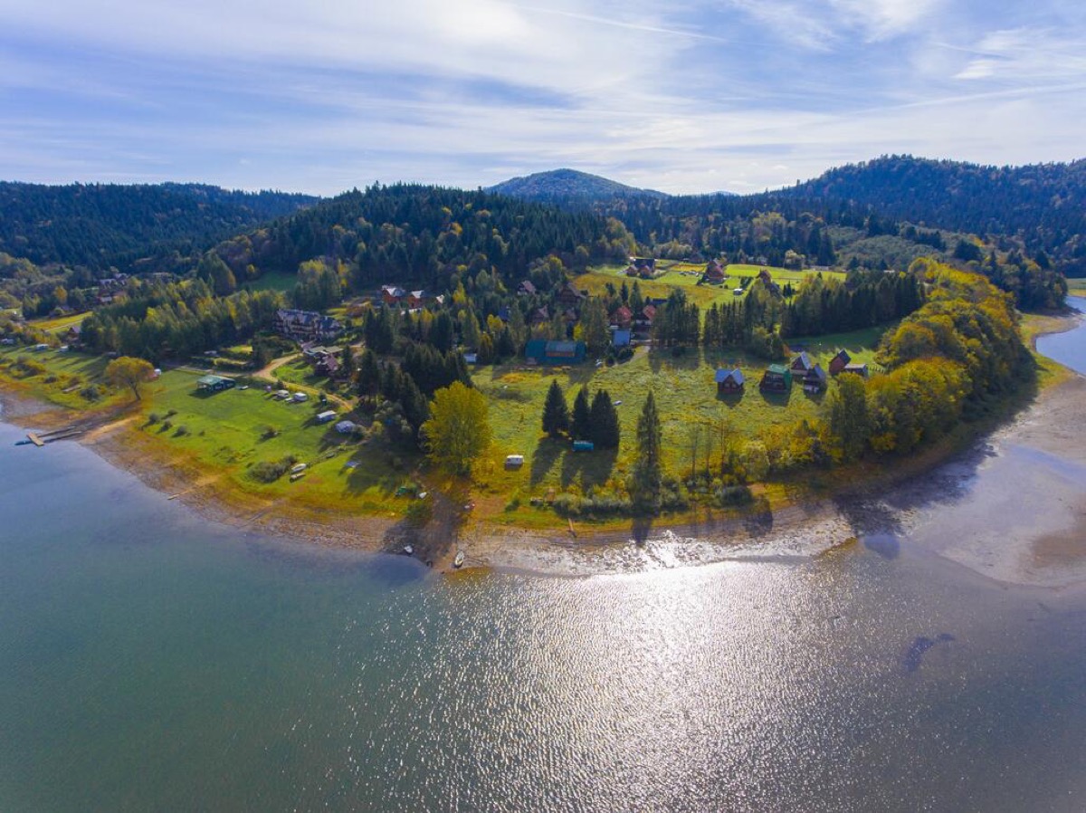 Pierwszy dzień wiosny nad Soliną: noclegi w domku nad jeziorem za 191 PLN/noc