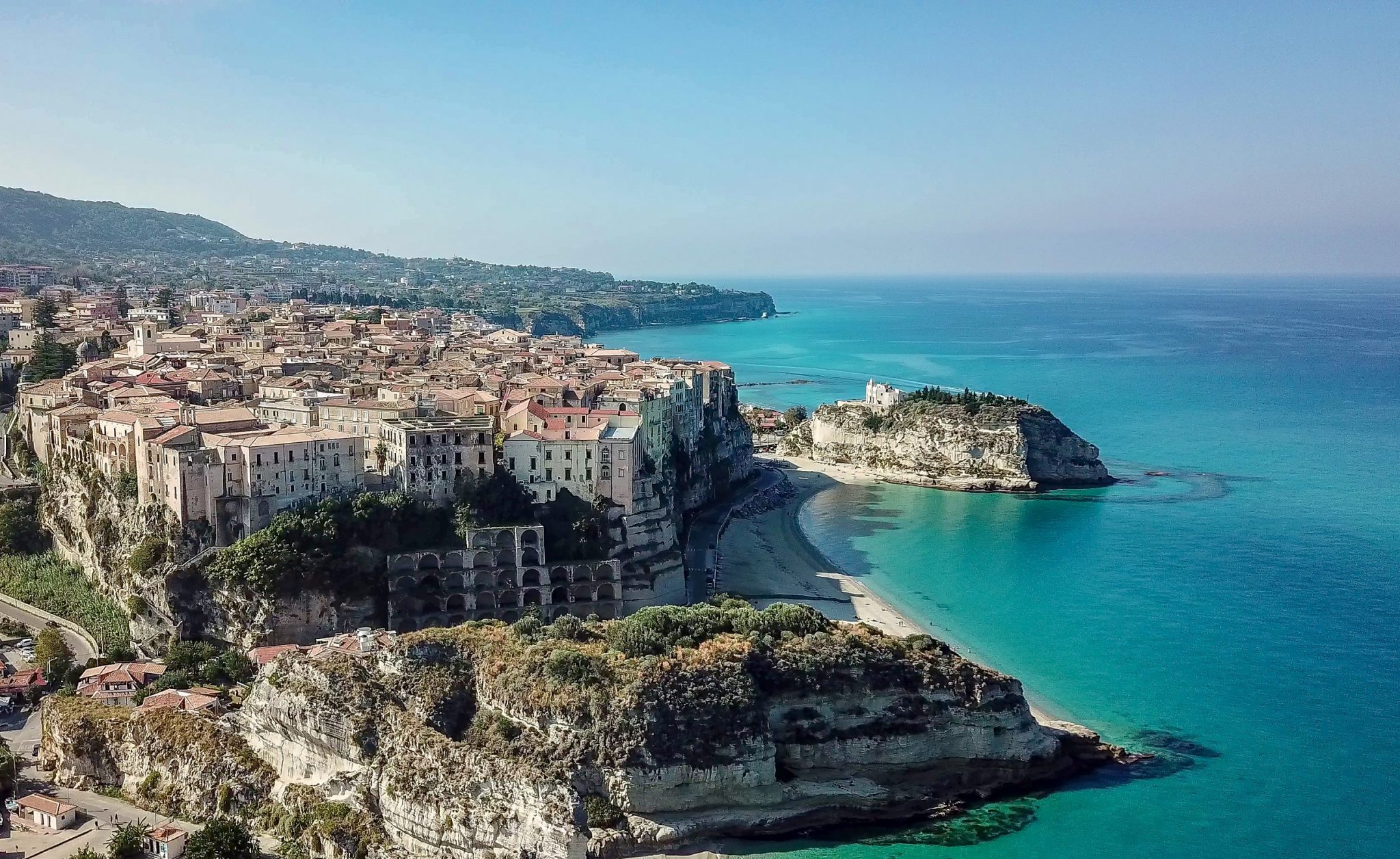 Tani wypoczynek w Kalabrii 🌊☀️ Tydzień w hotelu z widokiem na morze za 1399 PLN 🏝️