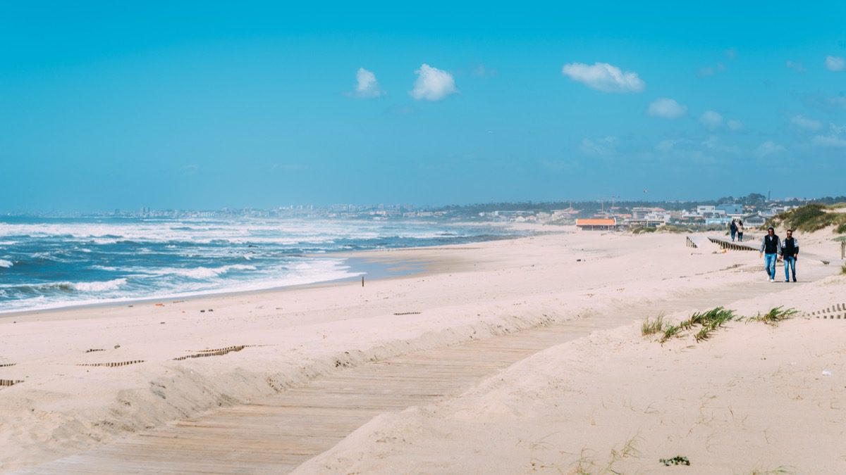 Odwiedźcie mekkę surferów w Matosinhos: wakacyjna wycieczka do Portugalii za 922 PLN. Loty z Warszawy + 3* hotel