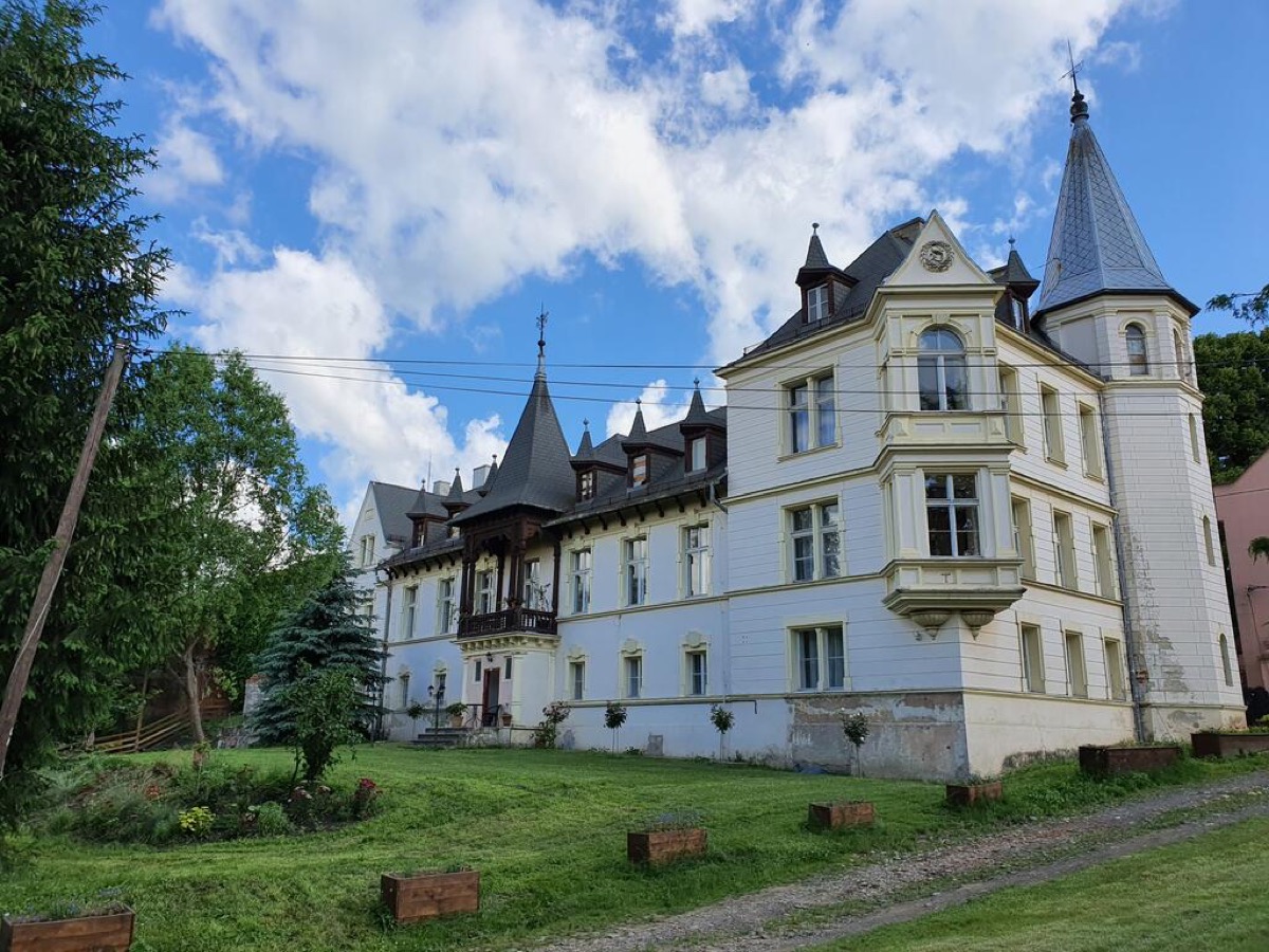 Wiosna w Kotlinie Kłodzkiej: noclegi w Pałacu Ławica już od 163 PLN/pokój