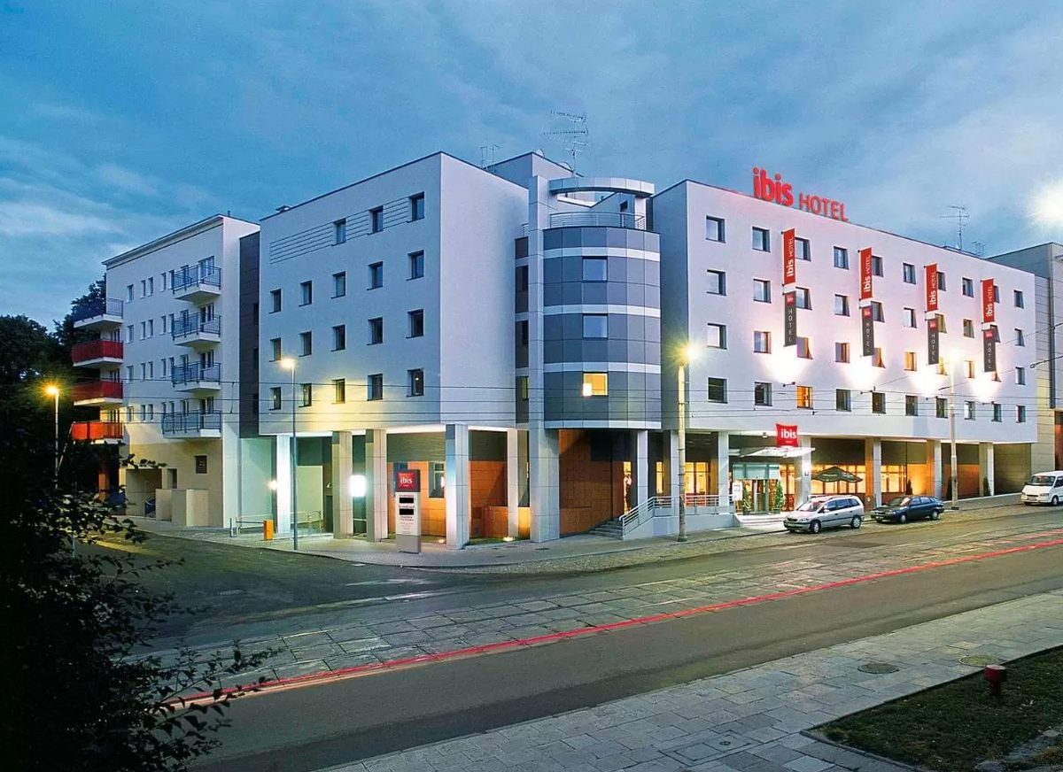 Zimowy urlop w Polsce: noclegi w dobrze ocenianych hotelach sieci Ibis w dużych miastach od 130 PLN/pokój