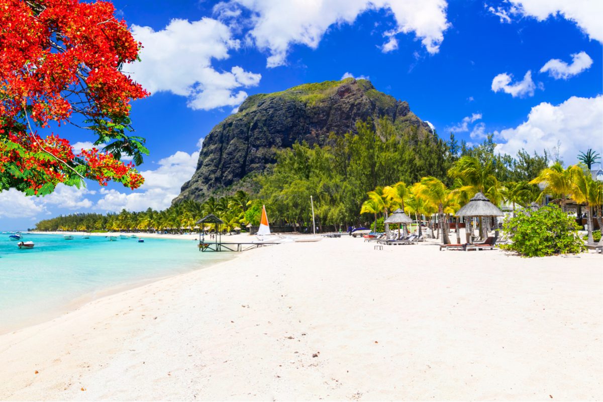 Wczasy na Mauritiusie za 5438 PLN. Loty z Warszawy + 7 dni z wyżywieniem w hotelu niedaleko plaży