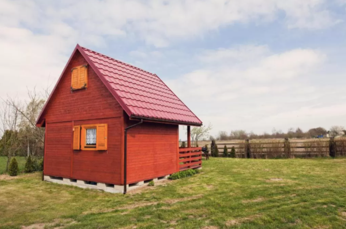 Majówka w Polsce: drewniany domek na wyspie Wolin za 213 PLN/noc