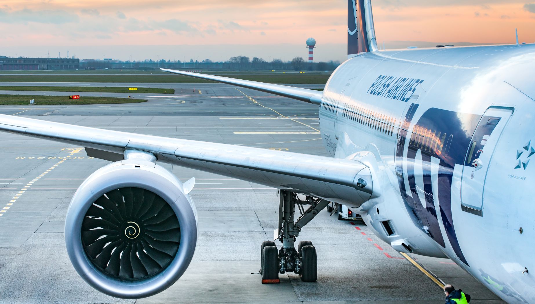 Okazja na tani lot Dreamlinerem! Krajówka last minute z Warszawy do Katowic za 181 PLN